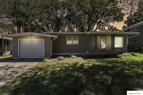 4925 Browne St, Omaha, NE 68104