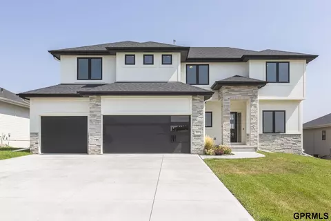 3021 Big Elk Pkwy, Elkhorn, NE 68022