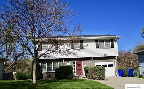 810 S Beadle St, Papillion, NE 68046