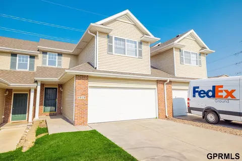 6928 S 90th St, Lincoln, NE 68526