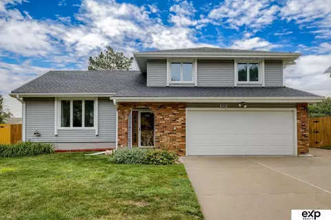 900 Chisholm Trl, Papillion, NE 68046