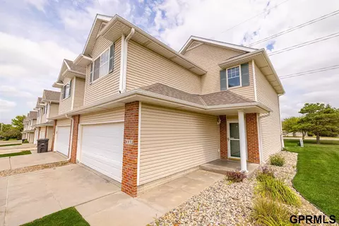 6932 S 90th St, Lincoln, NE 68526