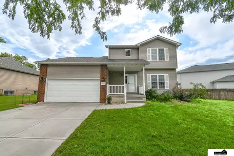 6810 N 16 St, Lincoln, NE 68521