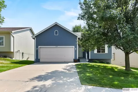 18205 Gertrude St, Omaha, NE 68136