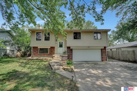 806 W Leon Dr, Lincoln, NE 68521