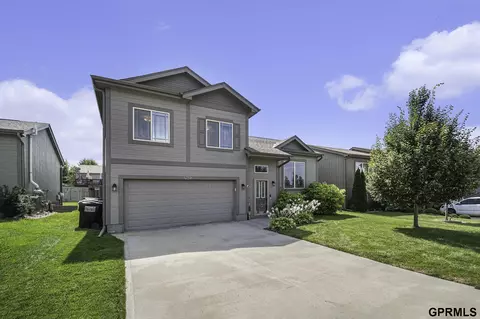 19611 S St, Omaha, NE 68135