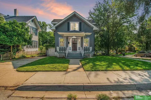 801 N 49th St, Omaha, NE 68132