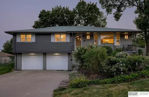 9805 Hartman St, Omaha, NE 68134
