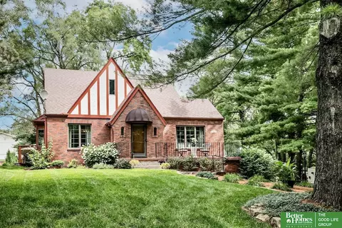 4516 Young St, Omaha, NE 68152