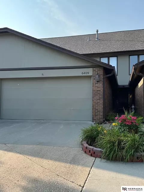 6409 Boxelder Dr, Lincoln, NE 68506