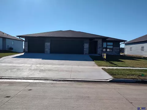 8931 Buckskin Ct, Lincoln, NE 68520
