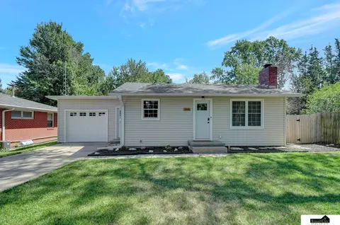366 S 46th St, Lincoln, NE 68510