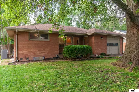 1531 Valley View Dr, Lincoln, NE 68505
