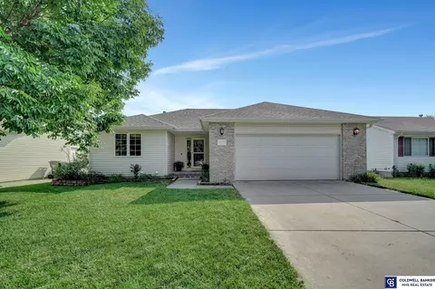 2010 SW 33rd St, Lincoln, NE 68522