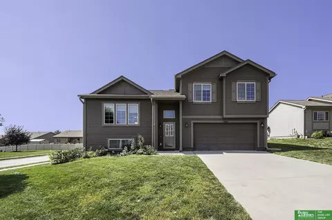 8714 S 68th St, Papillion, NE 68133