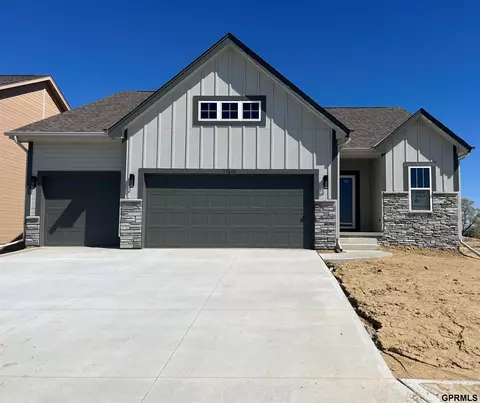 17610 Hanover St, Bennington, NE 68007