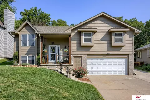 3260 Tammy St, Bellevue, NE 68123