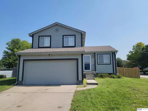 1120 Sheriff Cir, Papillion, NE 68046