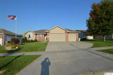 5830 N 19th St, Lincoln, NE 68521