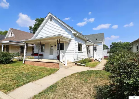 1218 F St, Fairbury, NE 68352