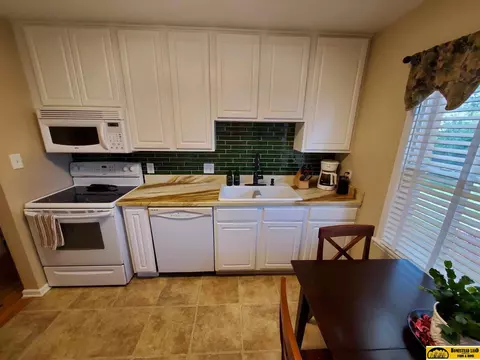 225 S 20th St, Beatrice, NE 68310 photo 5