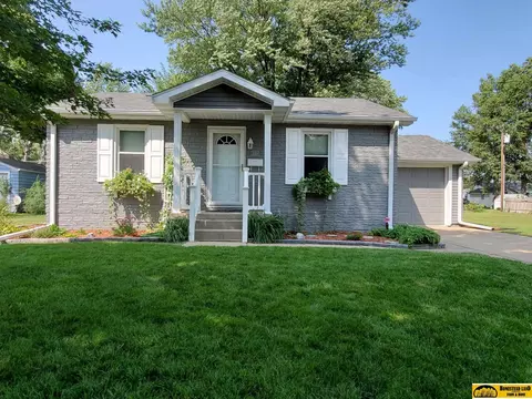 225 S 20th St, Beatrice, NE 68310