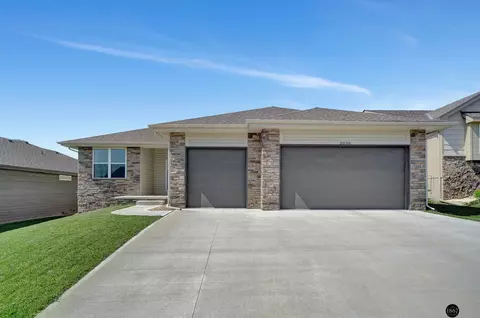2030 Geri Cir, Bellevue, NE 68147