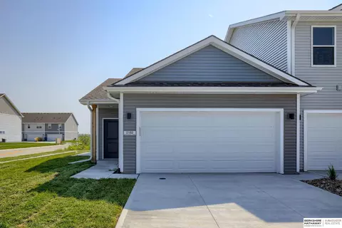 2182 Brandon Ln, Fremont, NE 68025