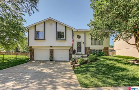 15305 Chalco Pointe Dr, Omaha, NE 68138