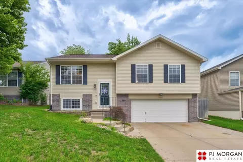 17809 Lillian St, Omaha, NE 68136