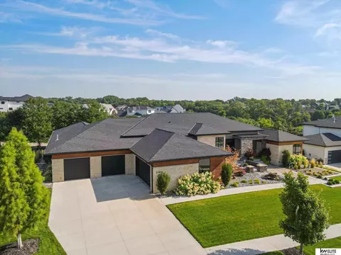 21816 Dorcas St, Elkhorn, NE 68022