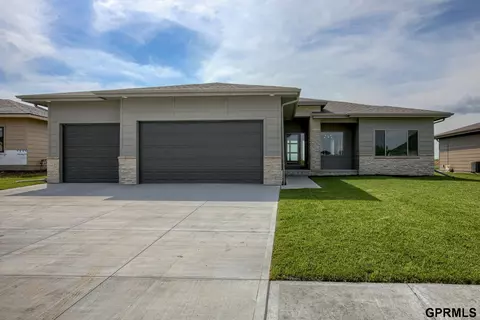 5810 N 209 St, Elkhorn, NE 68022