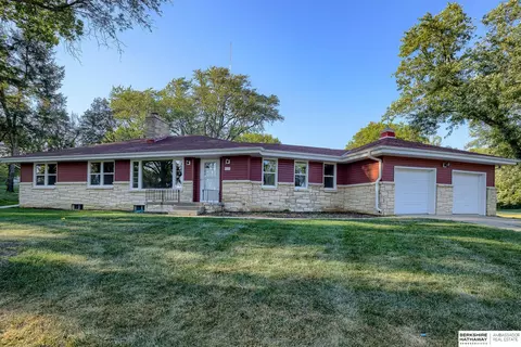 5406 Crown Point Ave, Omaha, NE 68104