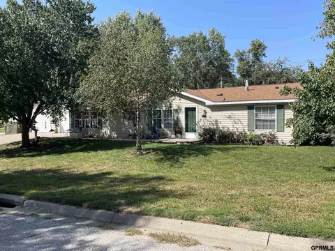 210 B St, Union, NE 68455