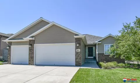 6841 NW Tempest Dr, Lincoln, NE 68521