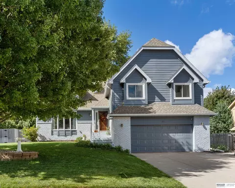 816 Valentine Ln, Papillion, NE 68046