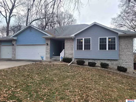 1304 Bellevue Blvd N, Bellevue, NE 68005