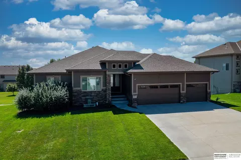 7643 Reed St, Papillion, NE 68046