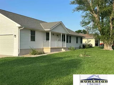900 Waterlily Ct, Hickman, NE 68372