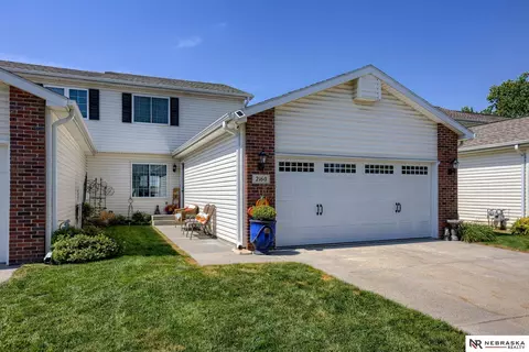 2160 Kingswood Cir, Lincoln, NE 68521