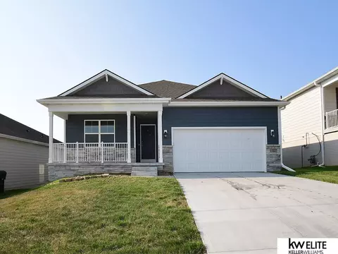 17527 Potter St, Bennington, NE 68007