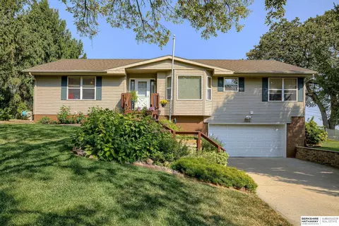 7025 N 50 St, Omaha, NE 68152