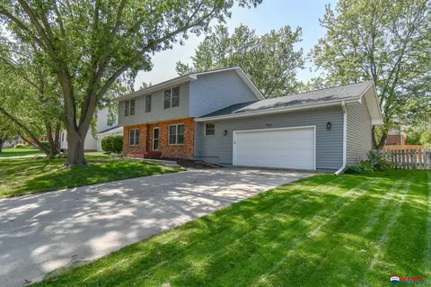 951 Evergreen Dr, Lincoln, NE 68510