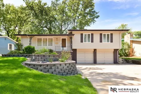 4016 Parkview Dr, Omaha, NE 68134