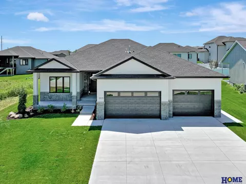 8835 Appaloosa Ln, Lincoln, NE 68520