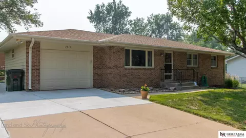 7311 Aylesworth Ave, Lincoln, NE 68505