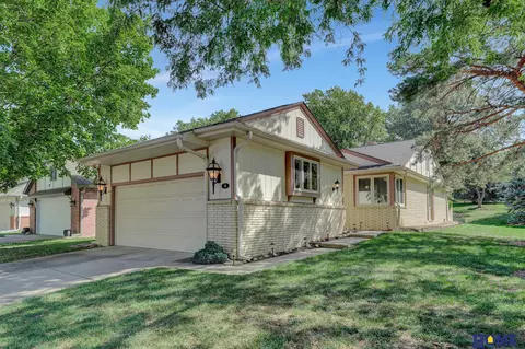 7300 Oldpost Rd #18, Lincoln, NE 68506