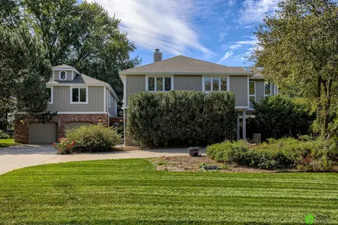2215 The Knolls St, Lincoln, NE 68512