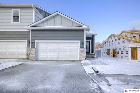 12862 S 47th Plz, Papillion, NE 68133