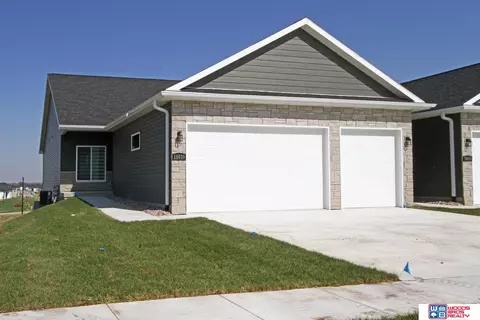 10630 Majestic Ln, Lincoln, NE 68527
